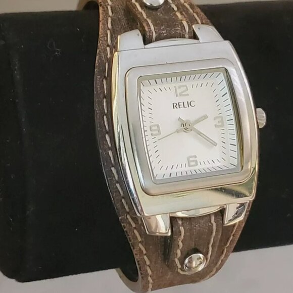 Relic by Fossil Womens watch zr55019 brown leather band silver case silver dial - Picture 1 of 12